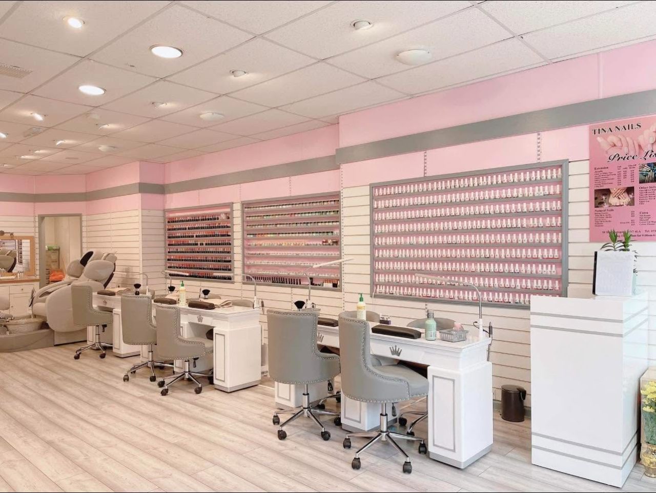 Inside TiNa Nails 29